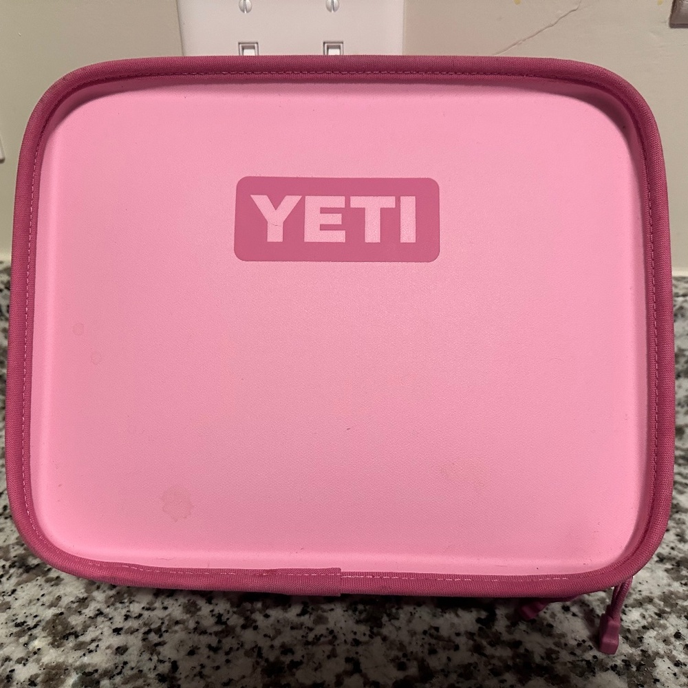 Yet Daytrip lunch bag Pink- Like new